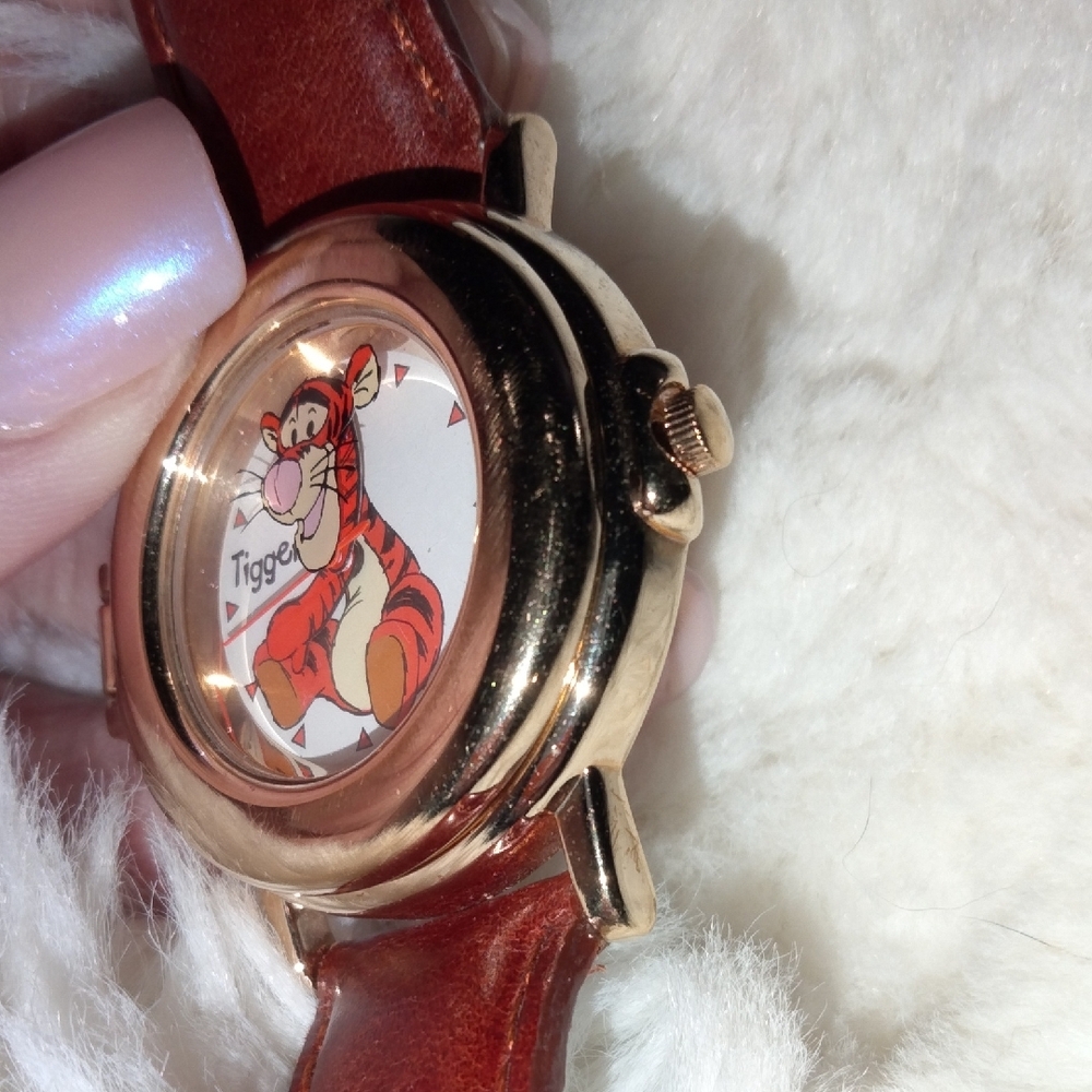 Disney Tigger Watch with Gold and Brown Accents - Picture 8 of 9